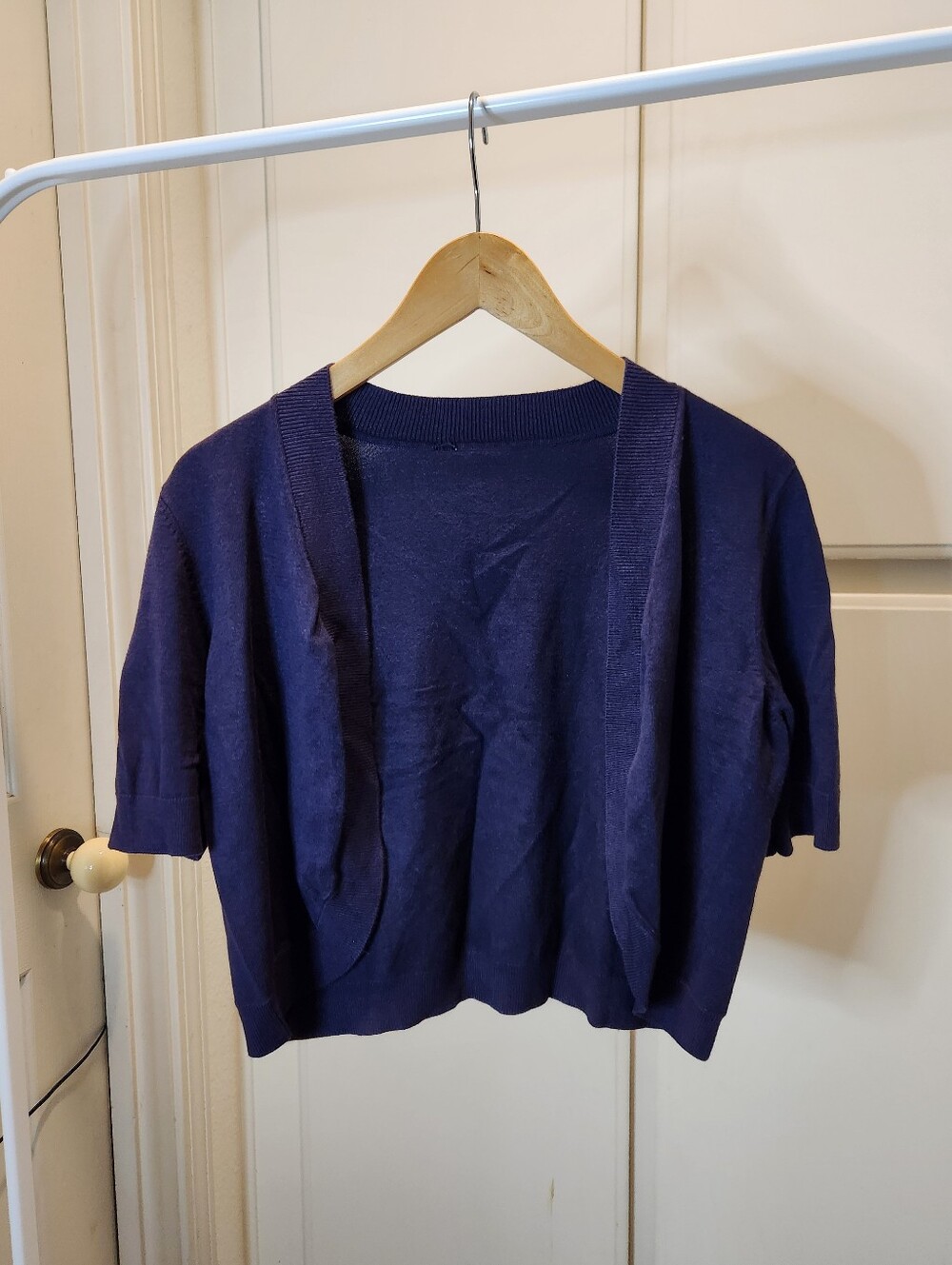 Navy blue cropped shortsleeves cardigan, fits a size S